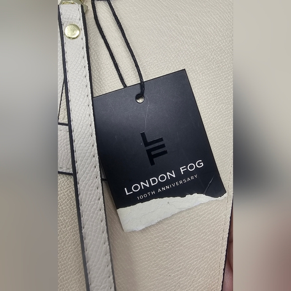 London Fog Sarina Wristlet Cream Caviar Embossed Zip-around Wallet Card Insert - Picture 9 of 12